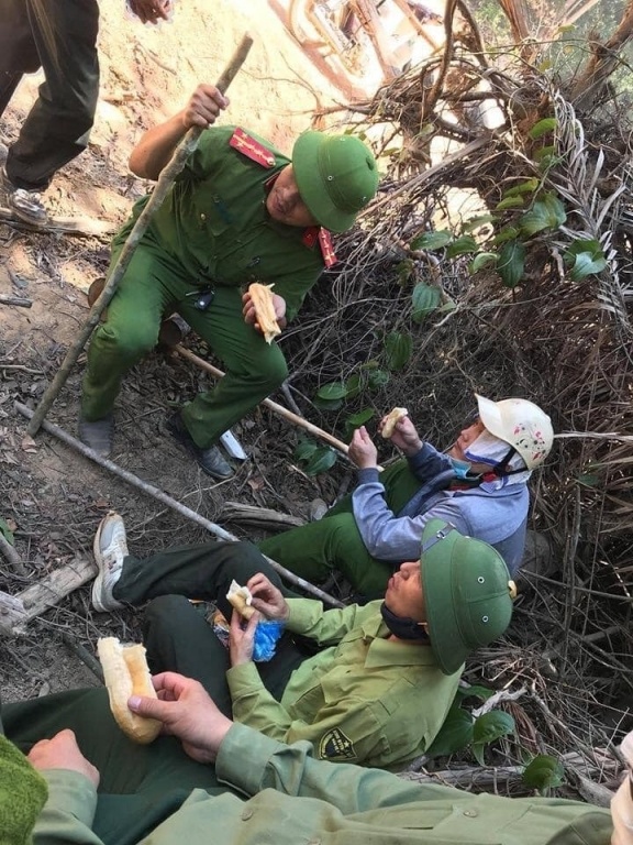 Hình ảnh xúc động về lực lượng chữa cháy rừng tại Hà Tĩnh nhung hinh anh cam dong ve cac luc luong chua chay rung tai ha tinh