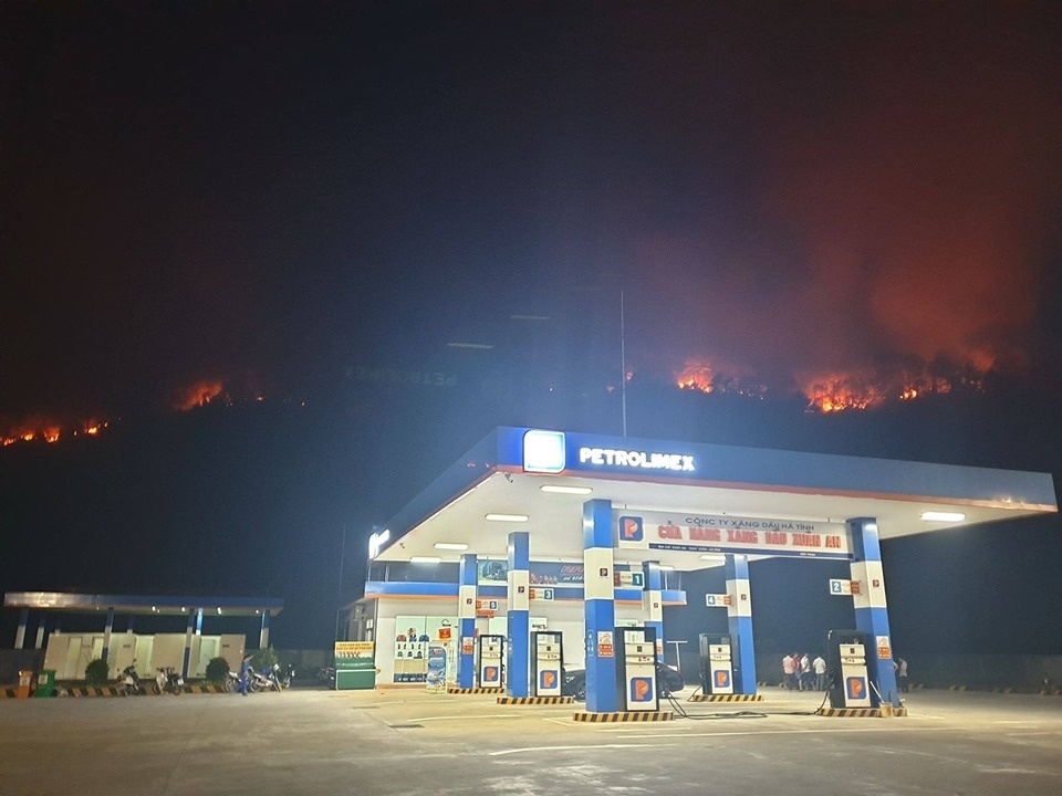 Hình ảnh xúc động về lực lượng chữa cháy rừng tại Hà Tĩnh nhung hinh anh cam dong ve cac luc luong chua chay rung tai ha tinh