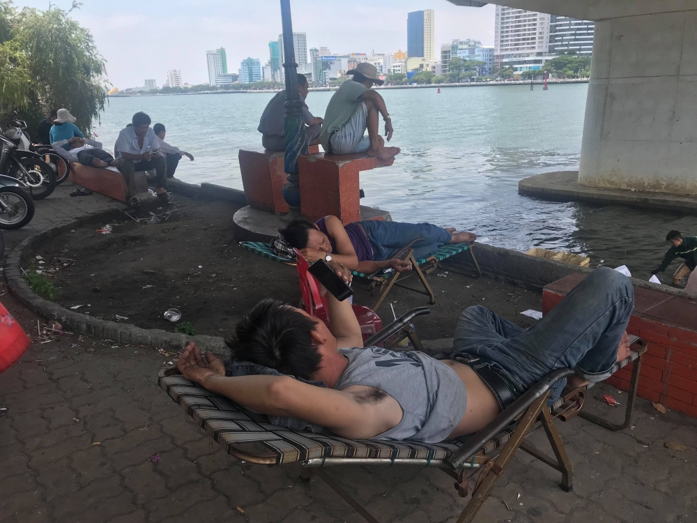Mưu sinh mùa nắng lửa