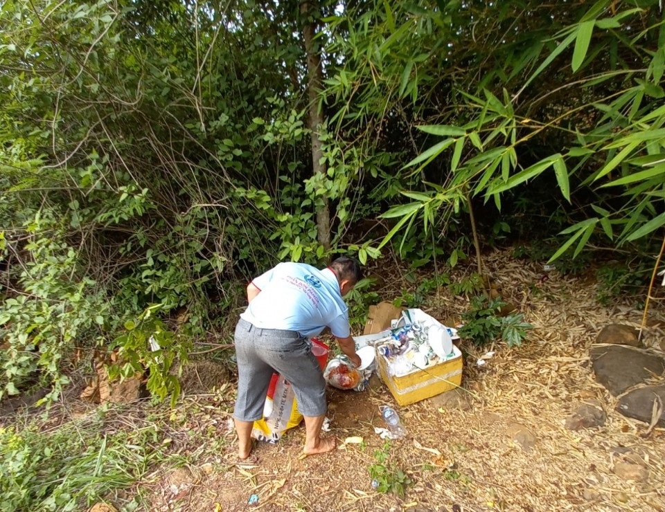 Suối Đá Đĩa ở Gia Lai ngập rác vì ý thức kém của du khách
