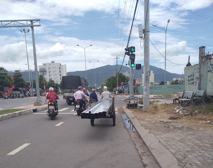 Đà Nẵng: Nhan nhản xe kéo tự chế tiềm ẩn nguy cơ tai nạn giao thông da nang nhan nhan xe keo tu che tiem an nguy co tai nan giao thong