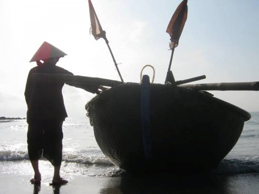 Nhếch nhác dịch vụ du lịch tự phát ở làng biển Nam Ô khac khoai nam o