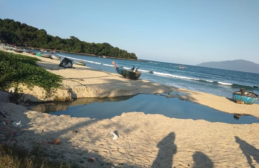 Nhếch nhác dịch vụ du lịch tự phát ở làng biển Nam Ô khac khoai nam o