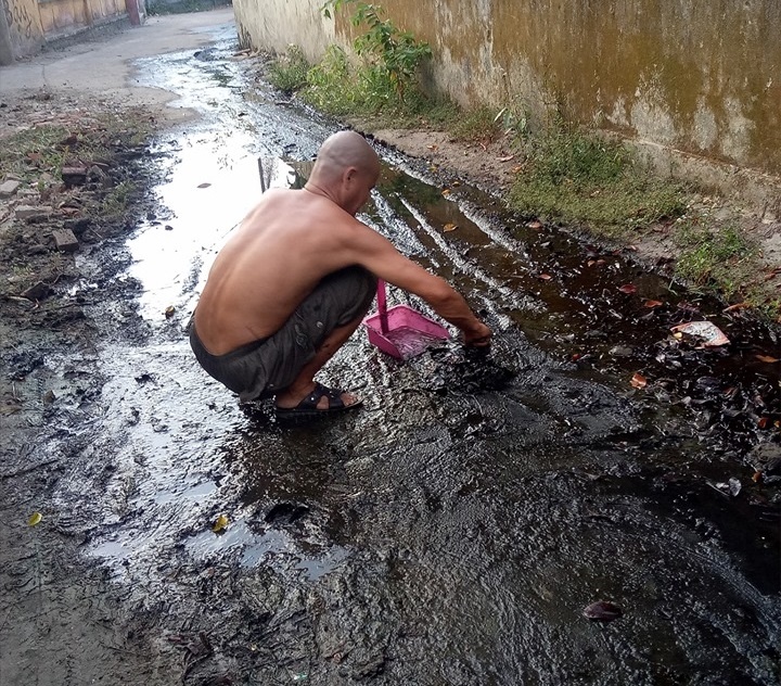 Nhếch nhác dịch vụ du lịch tự phát ở làng biển Nam Ô khac khoai nam o