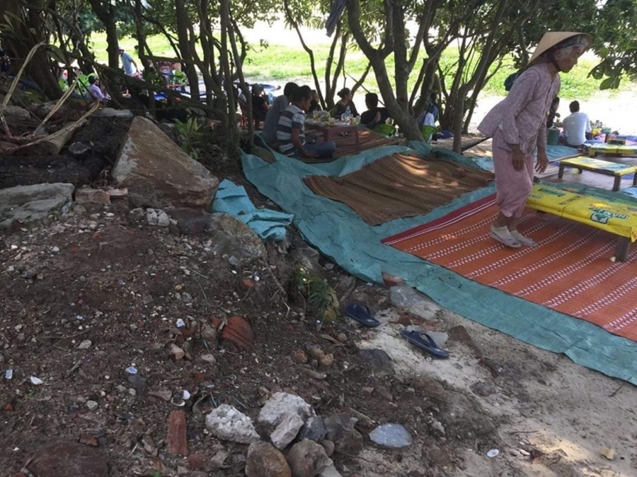 Nhếch nhác dịch vụ du lịch tự phát ở làng biển Nam Ô khac khoai nam o