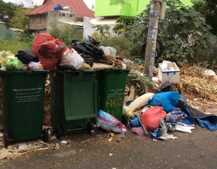 Người dân chặn xe vào bãi rác Khánh Sơn, nội thành Đà Nẵng rác ngập đường nguoi dan chan xe vao bai rac khanh son noi thanh da nang rac ngap duong
