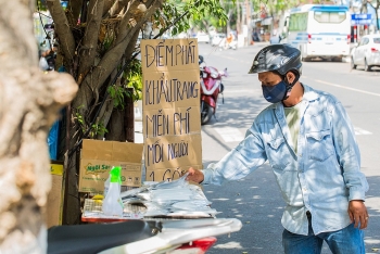 Đà Nẵng: Nhiều điểm phát khẩu trang miễn phí cho người dân