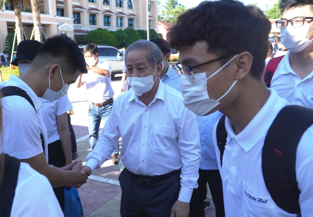 127 cán bộ, nhân viên y tế Thừa Thiên Huế chi viện các tỉnh phía Nam chống dịch COVID-19