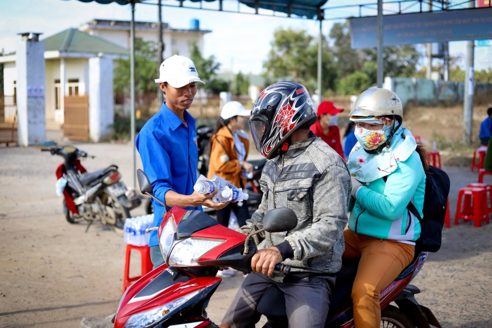 Nhiều địa phương miền Trung tạm dừng đón công dân từ vùng dịch trở về