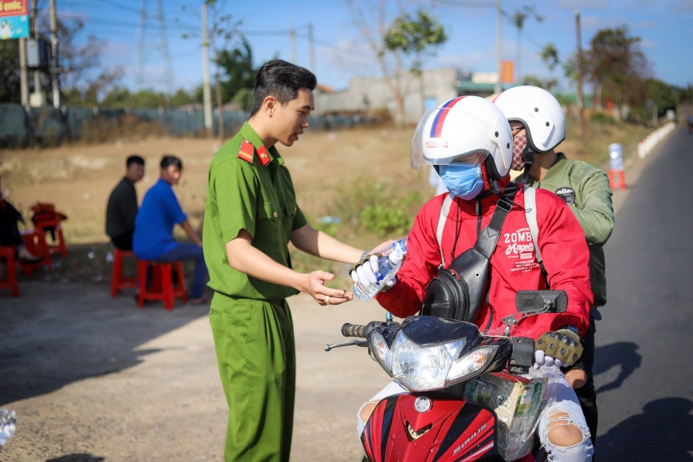 Nhiều địa phương miền Trung tạm dừng đón công dân từ vùng dịch trở về