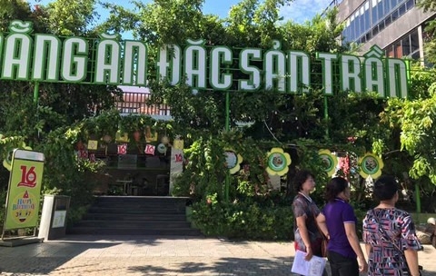 ban thit heo nhiem khuan khien thuc khach bi ngo doc am thuc tran bi phat 25 trieu dong