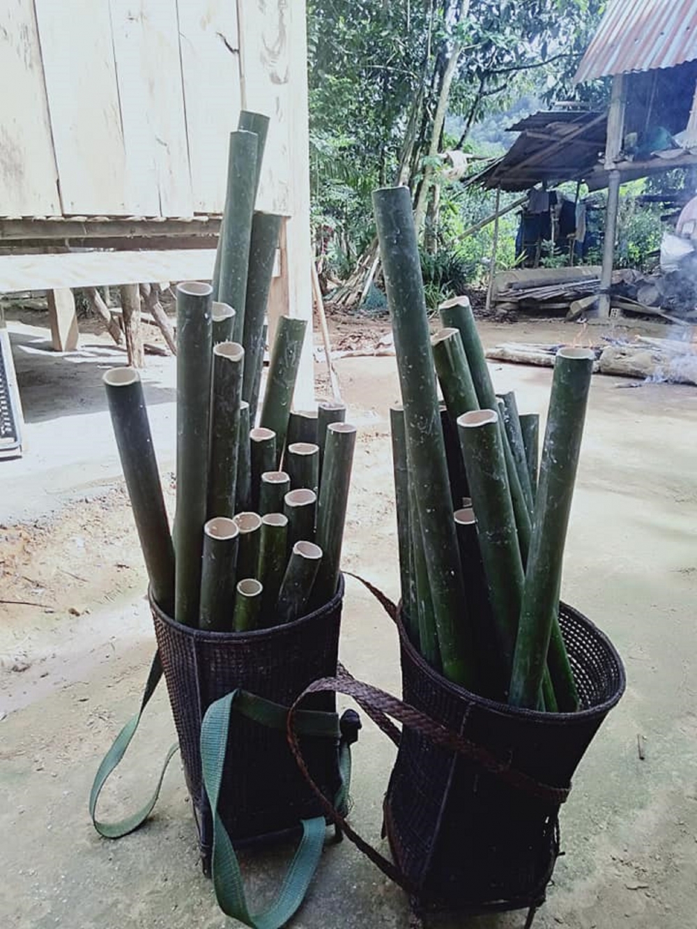 'Chống dịch' bằng cơm lam nướng