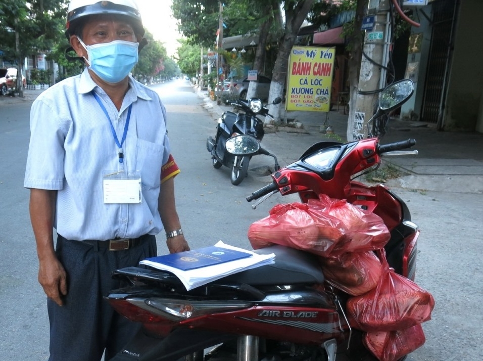 Đà Nẵng: Hỗ trợ tổ trưởng dân phố bị tai nạn nặng khi chở thực phẩm về giúp người dân
