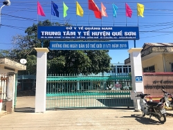 video dang lui o to bat ngo chom len dam vo quan ca phe giua sai gon