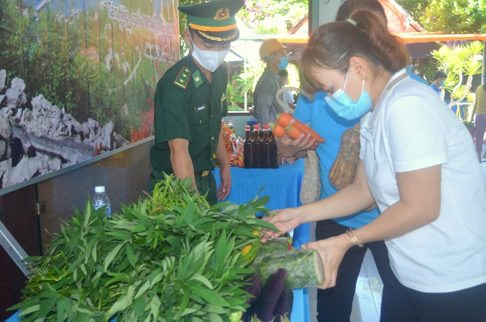 Chợ 0 đồng cho người dân đảo Cù Lao Chàm