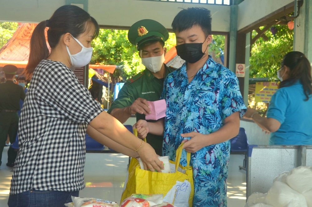 Chợ 0 đồng cho người dân đảo Cù Lao Chàm