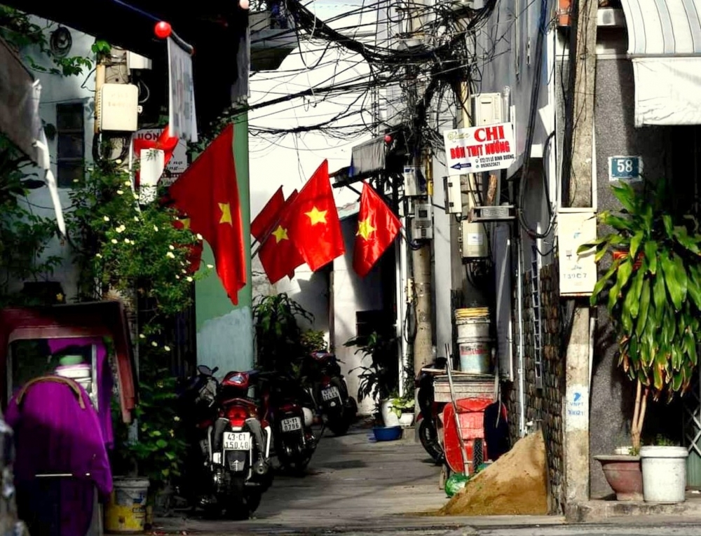 Đà Nẵng vắng lặng nhưng vẫn rợp cờ hoa ngày lễ Độc Lập