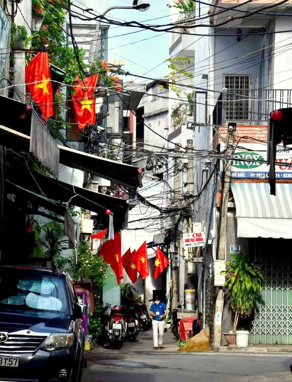 Đà Nẵng vắng lặng nhưng vẫn rợp cờ hoa ngày lễ Độc Lập