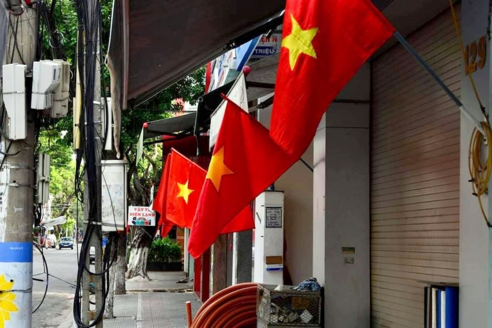Đà Nẵng vắng lặng nhưng vẫn rợp cờ hoa ngày lễ Độc Lập