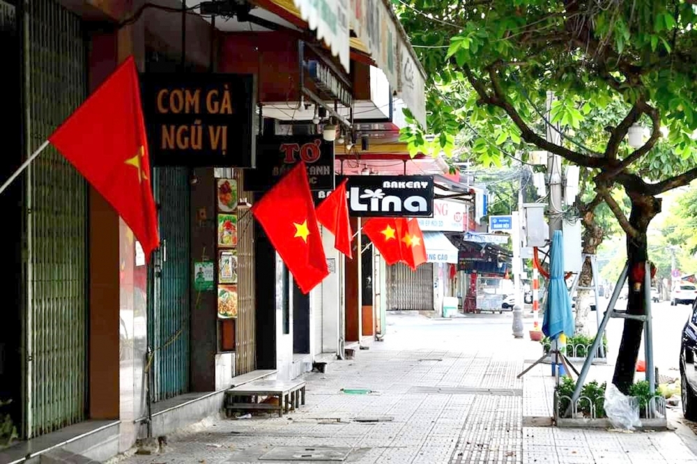 Đà Nẵng vắng lặng nhưng vẫn rợp cờ hoa ngày lễ Độc Lập