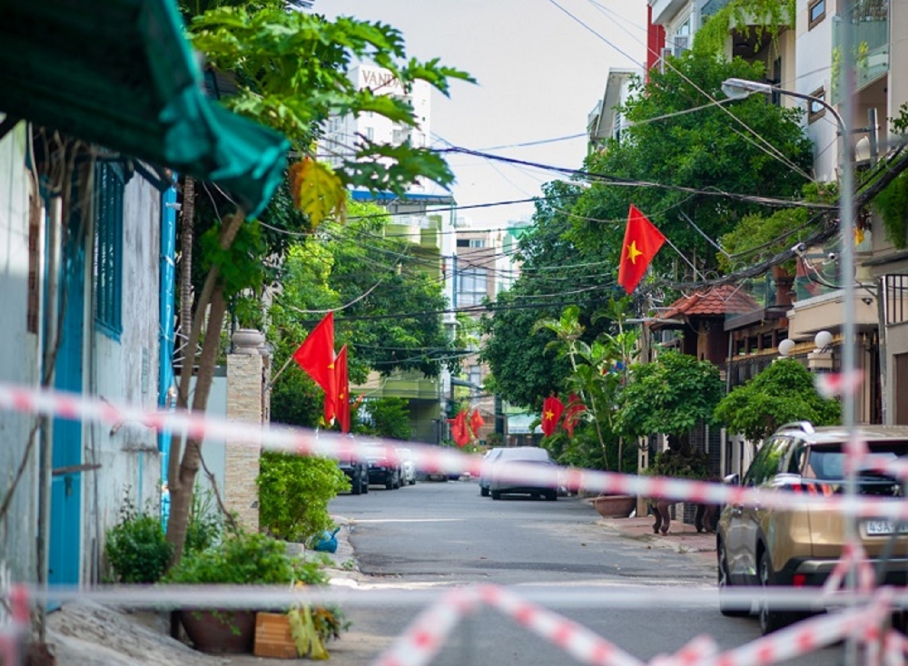 Đà Nẵng vắng lặng nhưng vẫn rợp cờ hoa ngày lễ Độc Lập