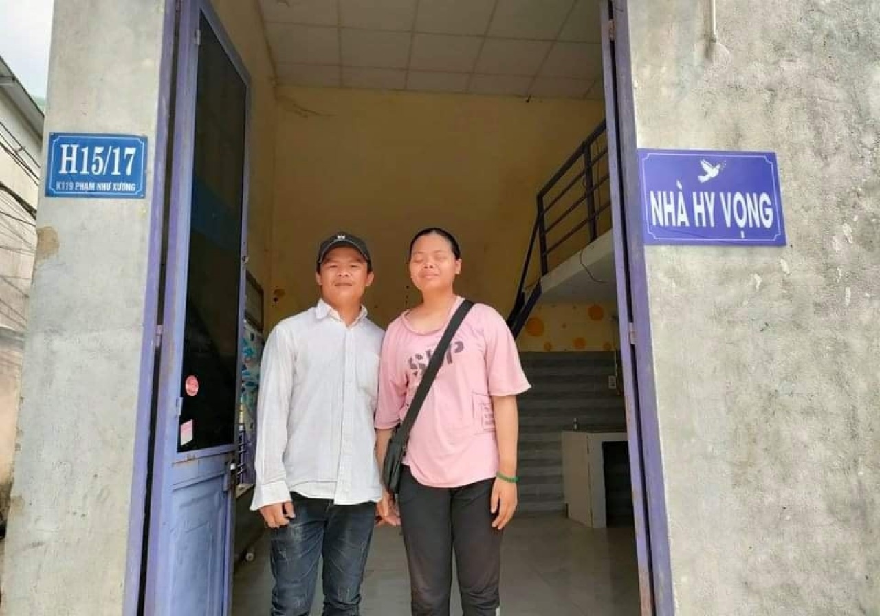 Nhà Hy Vọng: Những câu chuyện lấp lánh tình người