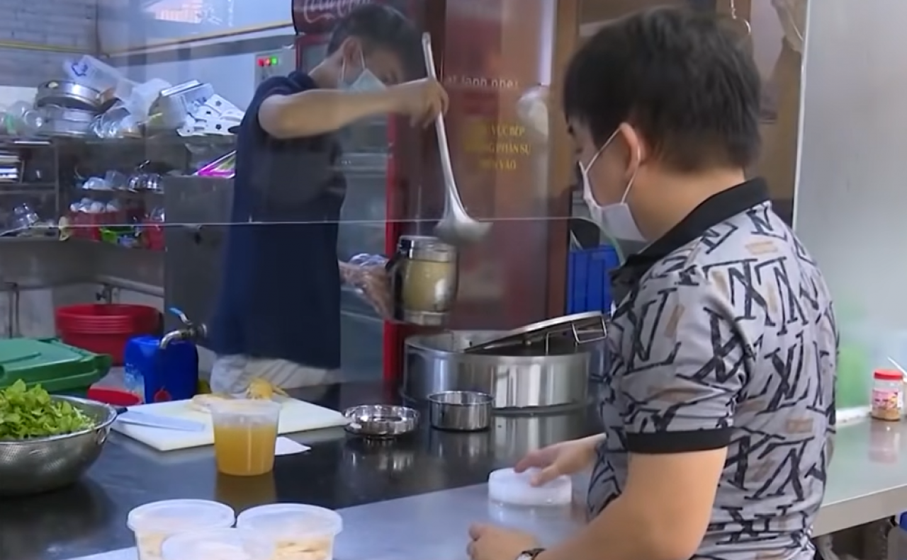 Đà Nẵng: Ngày đầu nới lỏng, nhiều hoạt động kinh doanh tất bật trở lại