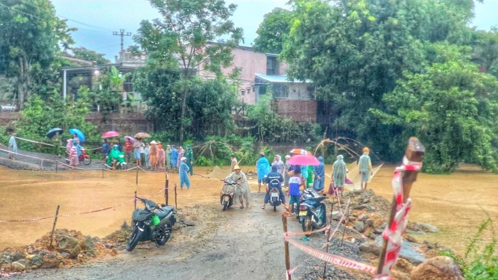 Quảng Nam: Một số địa phương bị chia cắt do nước lũ lên nhanh Quảng Nam: Một số địa phương bị chia cắt do nước lũ lên nhanh