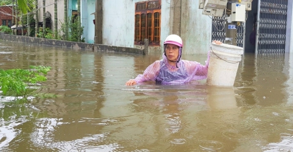 Nhiều người chết và mất tích, khắp nơi thiệt hại do mưa lũ