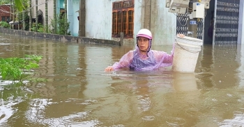 Nhiều người chết và mất tích, khắp nơi thiệt hại do mưa lũ