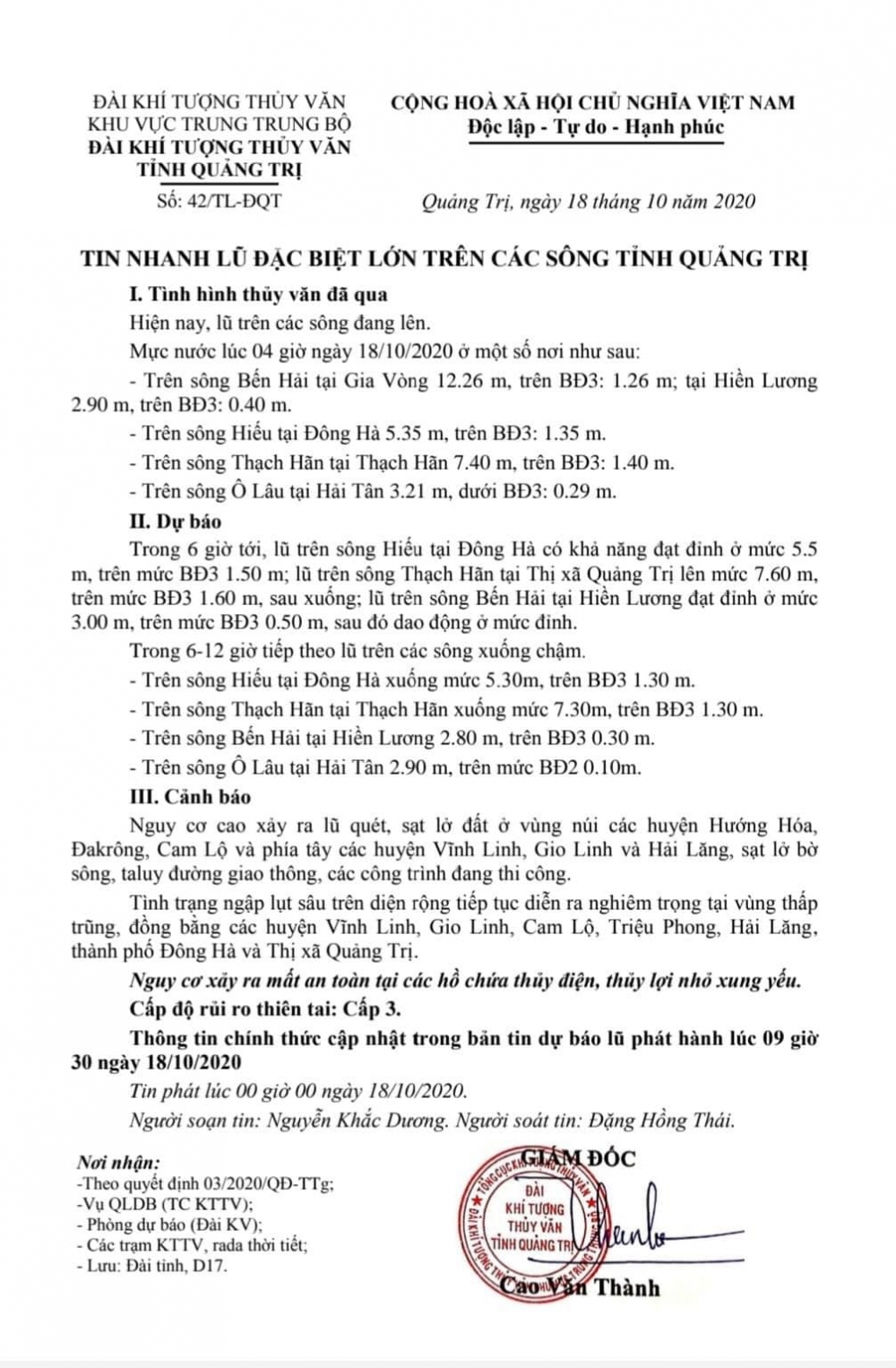 Lũ lên nhanh ở Quảng Trị, lực lượng cứu hộ căng mình xuyên đêm ứng cứu người dân
