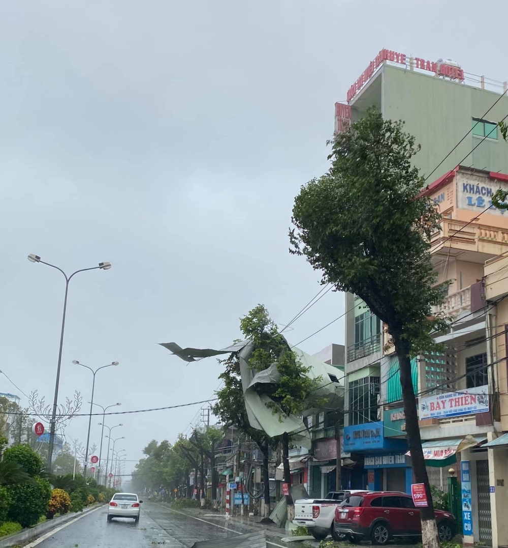 Quảng Nam – Quảng Ngãi ngổn ngang sau bão số 9, nhiều nơi thiệt hại nặng