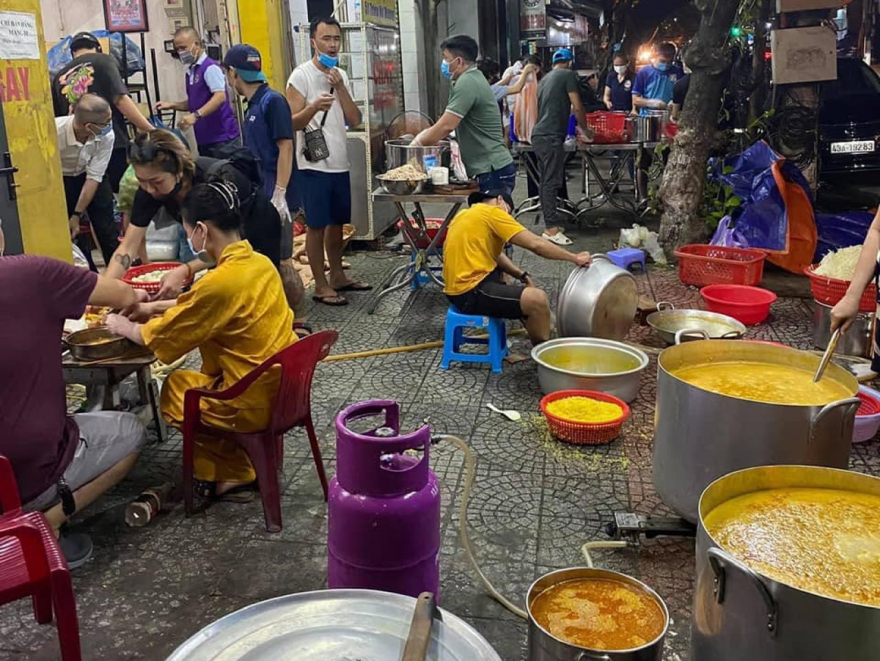 Đà Nẵng hỗ trợ hàng chục ngàn người về quê Đà Nẵng hỗ trợ hàng chục ngàn người về quê