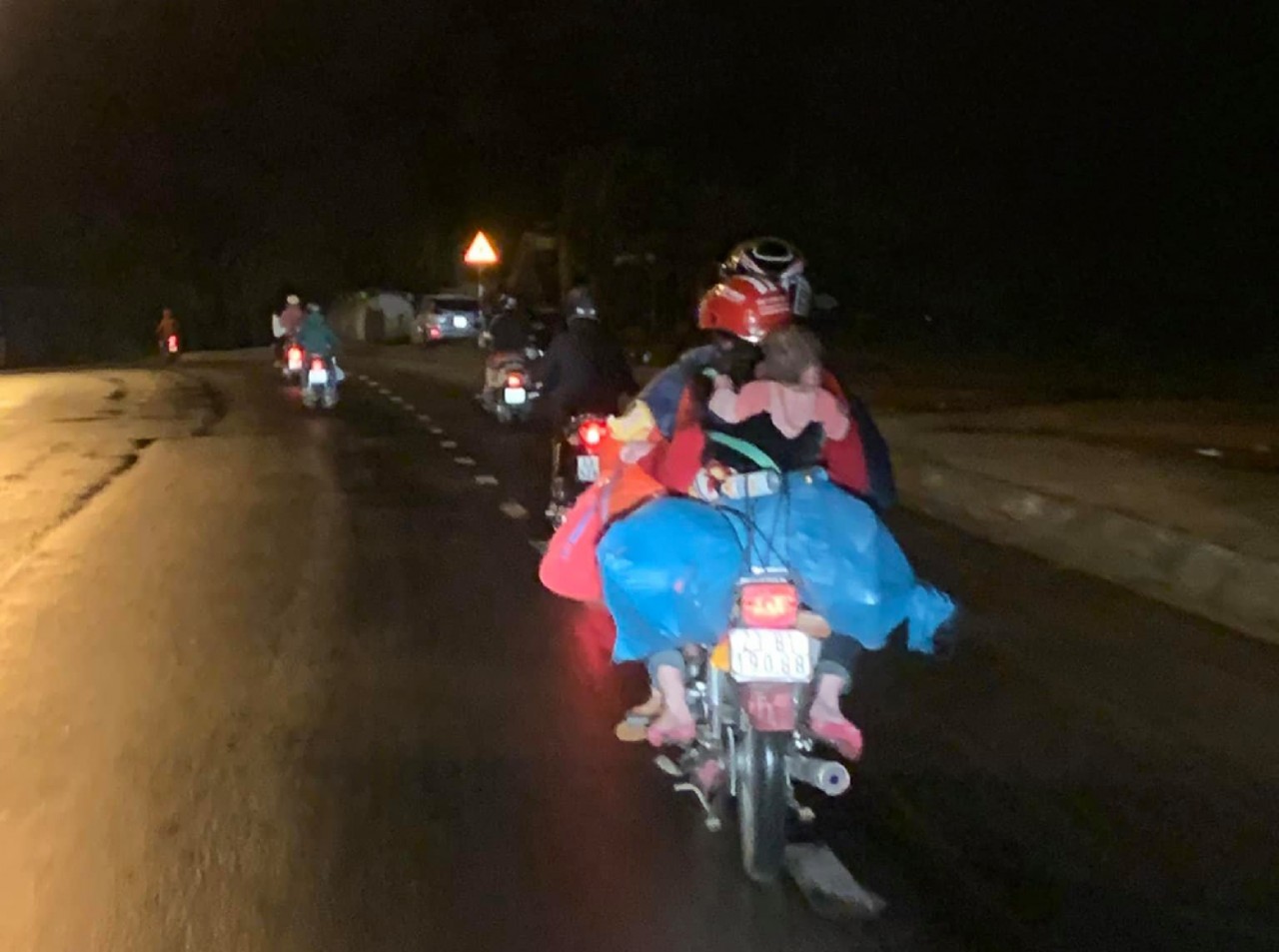 Đà Nẵng hỗ trợ hàng chục ngàn người về quê Đà Nẵng hỗ trợ hàng chục ngàn người về quê