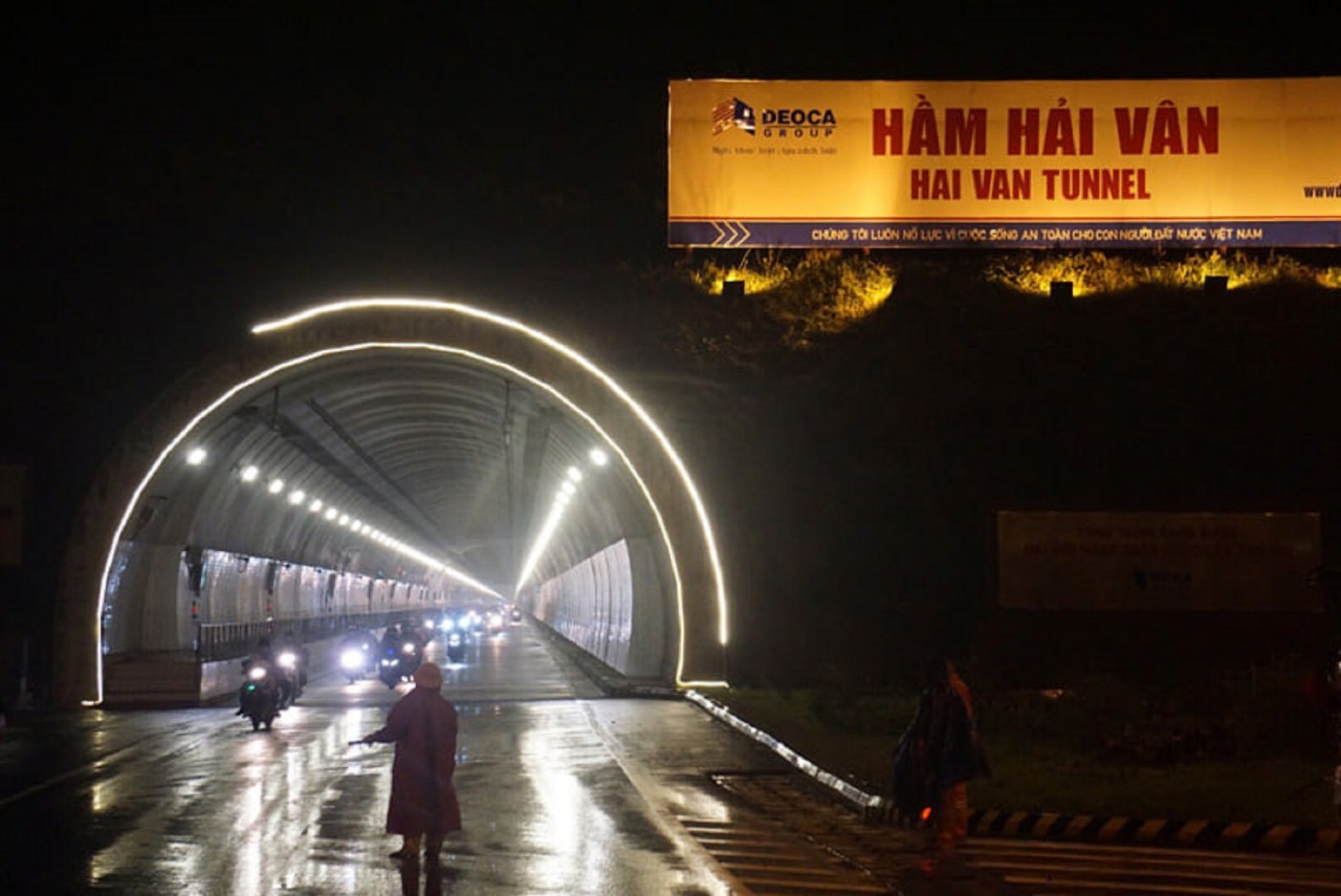 Quốc lộ 1A mở 4 hầm để người dân về quê được thuận tiện