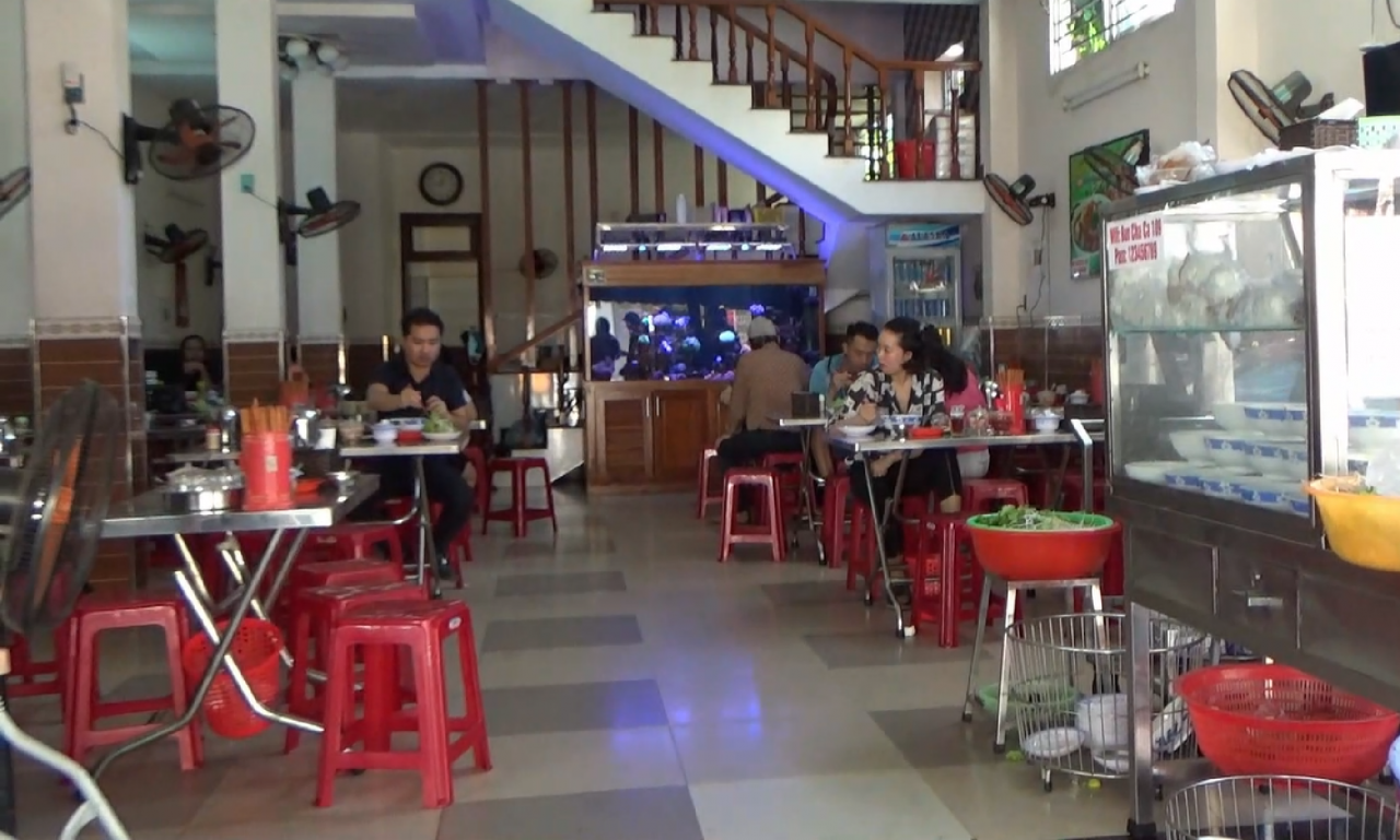 Mở lại hàng quán ở Đà Nẵng, cả người mua và người bán đều vui