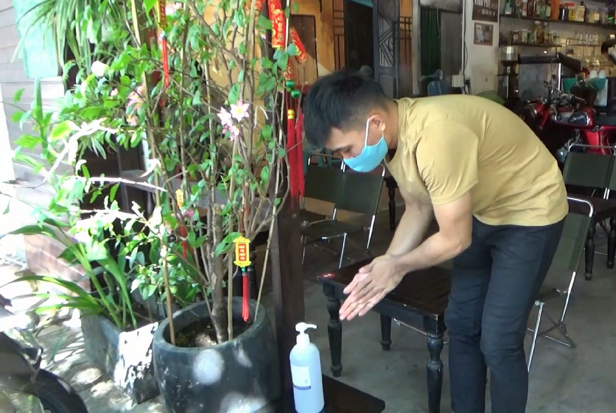 Mở lại hàng quán ở Đà Nẵng, cả người mua và người bán đều vui