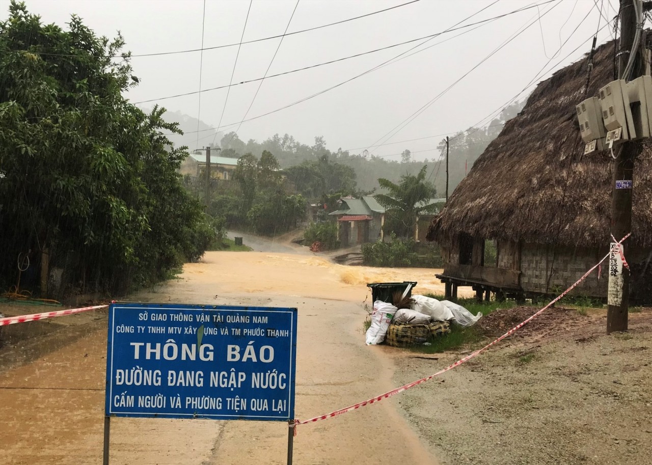 Chùm ảnh ngập lụt ở miền Trung sau mưa bão Chùm ảnh ngập lụt ở miền Trung sau mưa bão