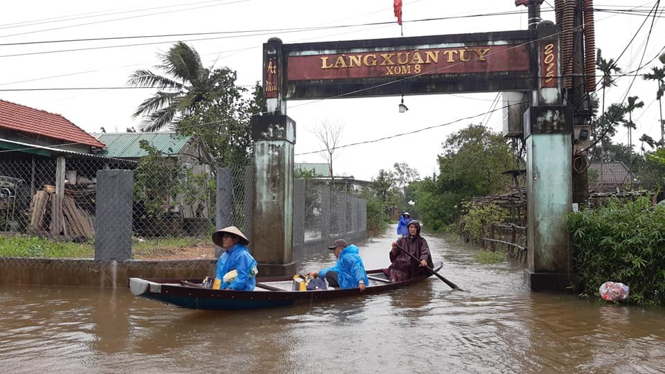 Chùm ảnh ngập lụt ở miền Trung sau mưa bão Chùm ảnh ngập lụt ở miền Trung sau mưa bão