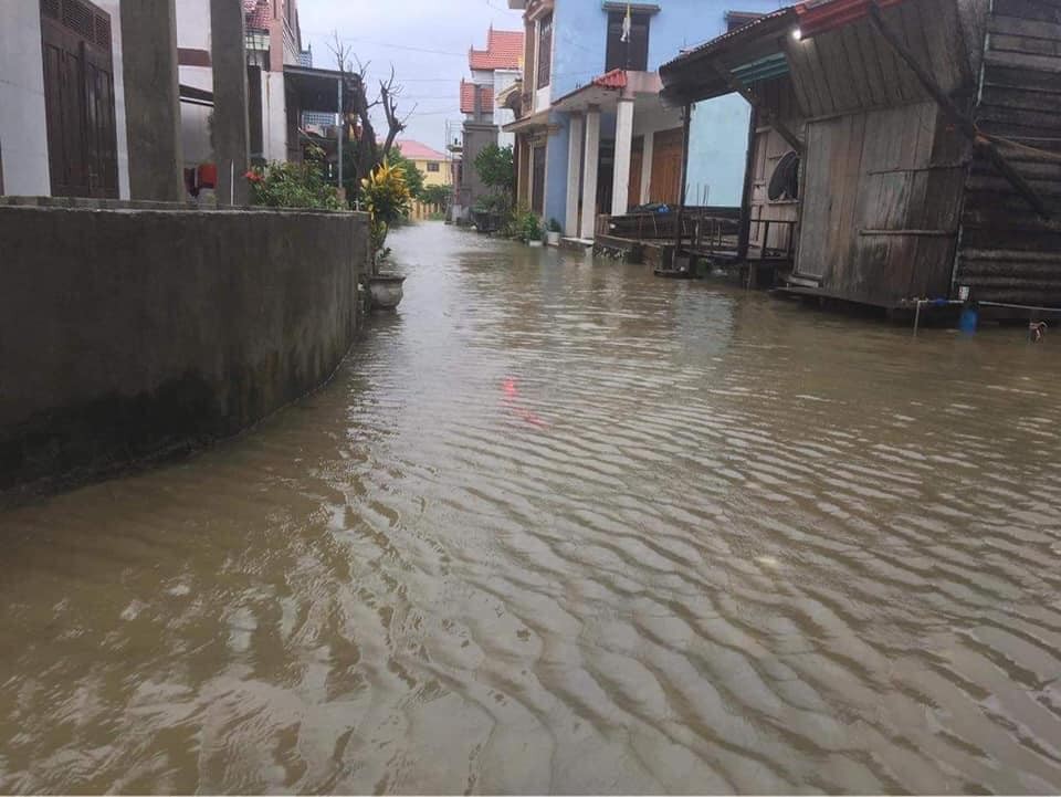 Chùm ảnh ngập lụt ở miền Trung sau mưa bão Chùm ảnh ngập lụt ở miền Trung sau mưa bão