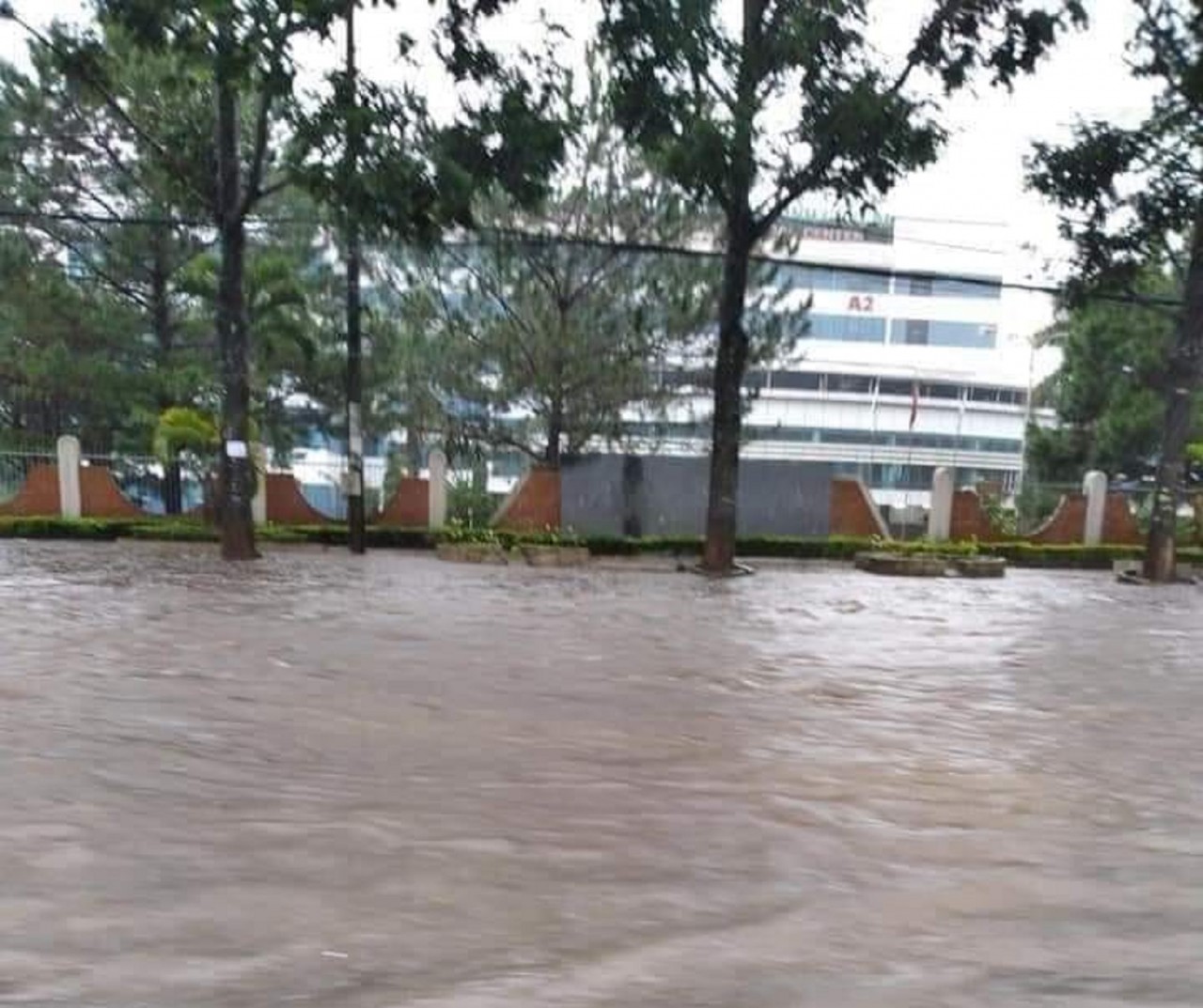 Chùm ảnh ngập lụt ở miền Trung sau mưa bão Chùm ảnh ngập lụt ở miền Trung sau mưa bão