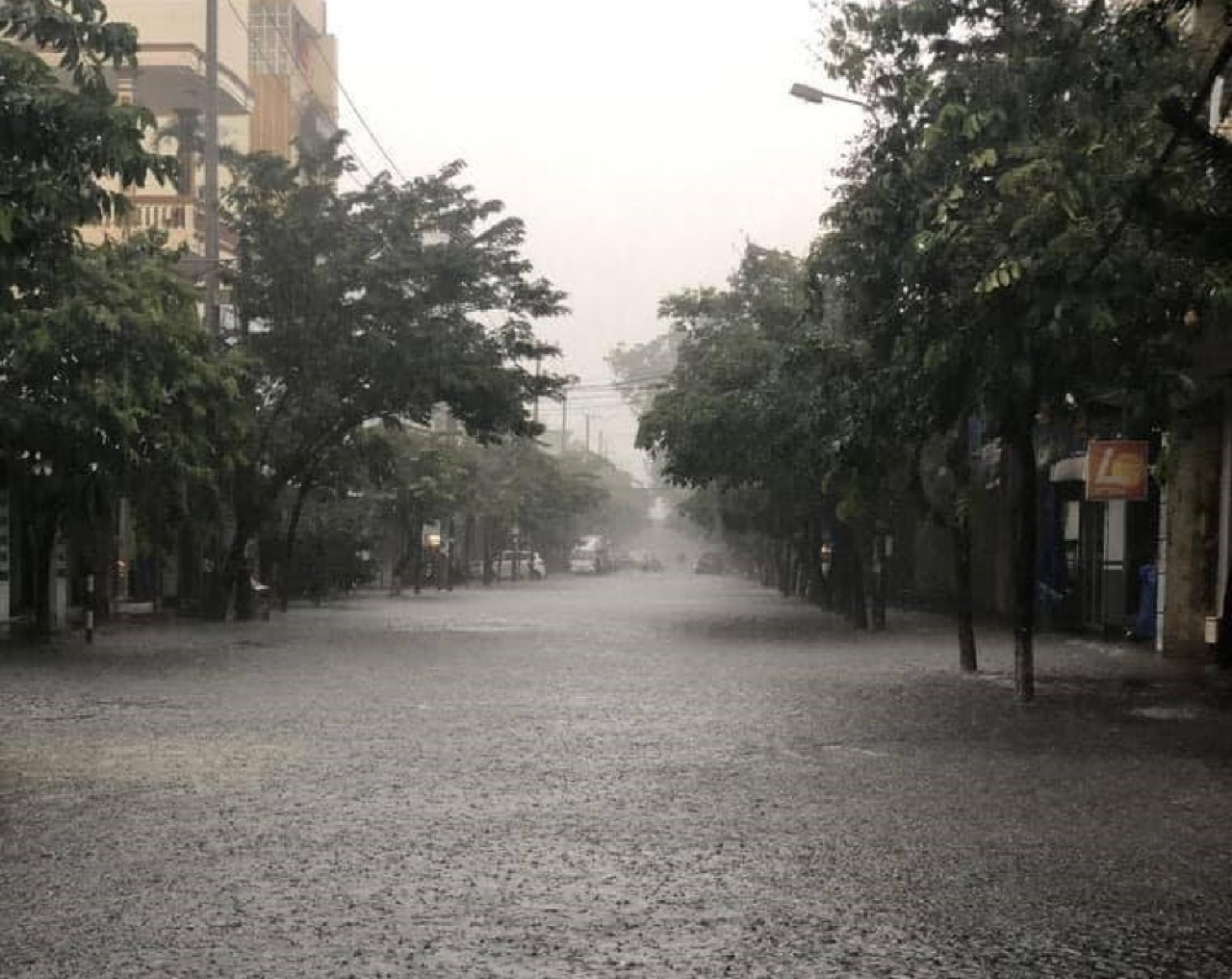 Quảng Nam mênh mông nước, người dân hối hả chạy lũ Quảng Nam mênh mông nước, người dân hối hả chạy lũ