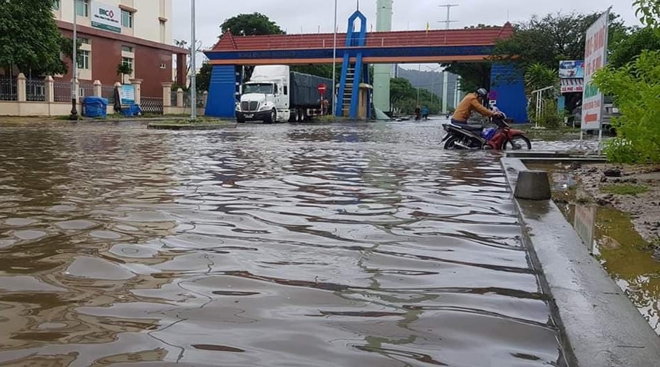 pho da nang sang cuoi tuan bong hoa thanh song