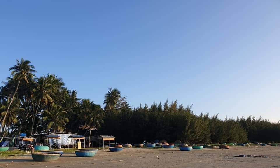 lang thung chai ven bien o quang nam voi ngon nghe ky cong