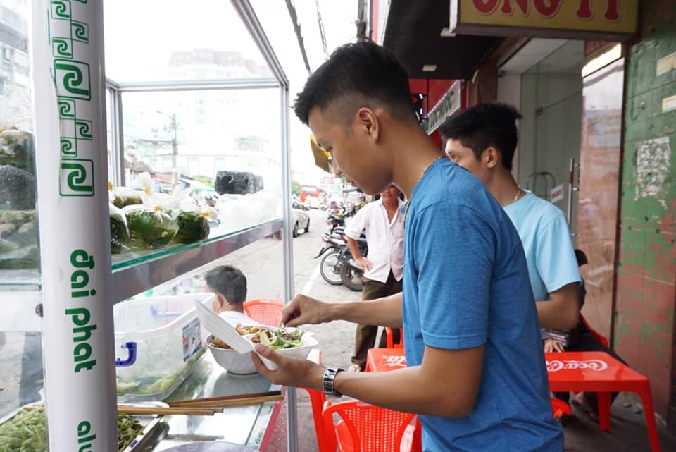 tiem banh my 0 dong cua chang trai mo coi o da nang