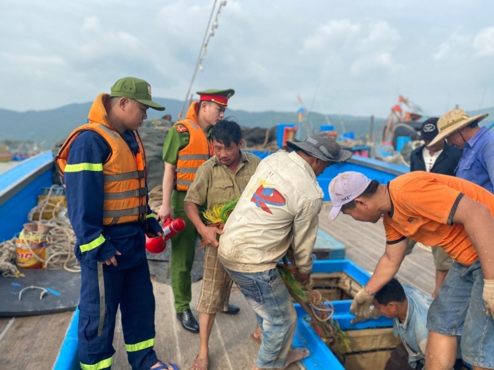 Đà Nẵng cấp tập chống bão số 13