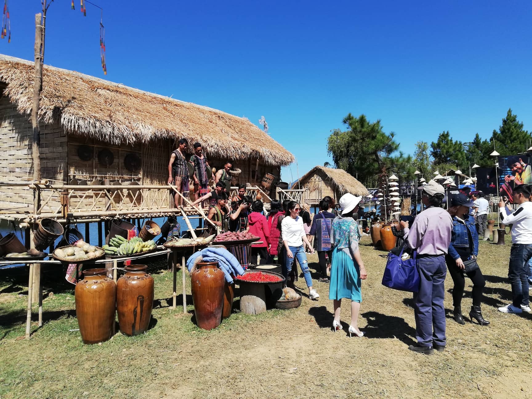 da lat doc dao khong gian nghe thuat van hoa dan toc ben ho xuan huong