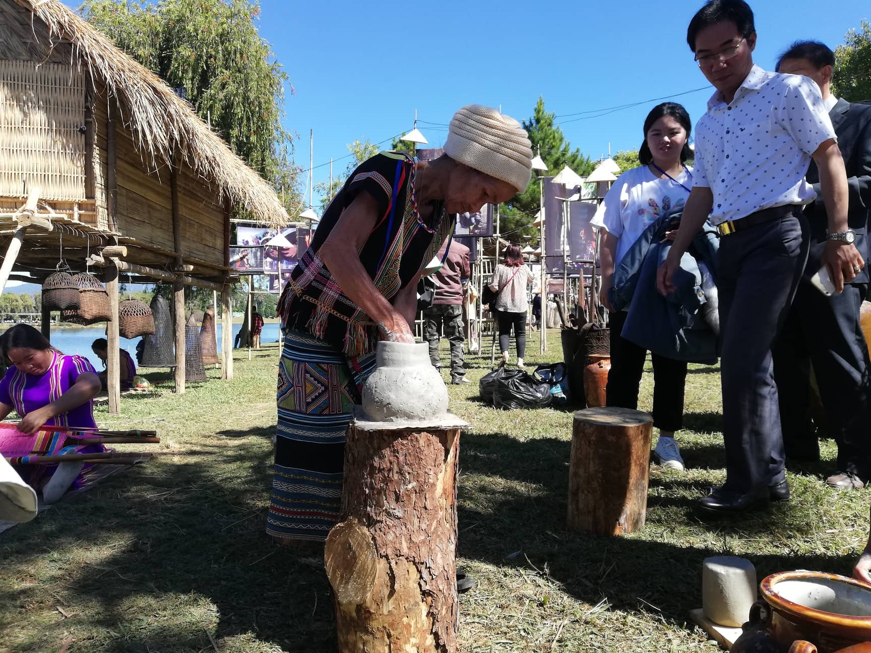 da lat doc dao khong gian nghe thuat van hoa dan toc ben ho xuan huong