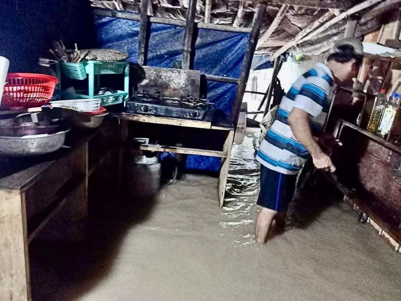 Mưa lớn nhiều ngày tại Phú Yên khiến hàng chục ngàn ngôi nhà bị ngập