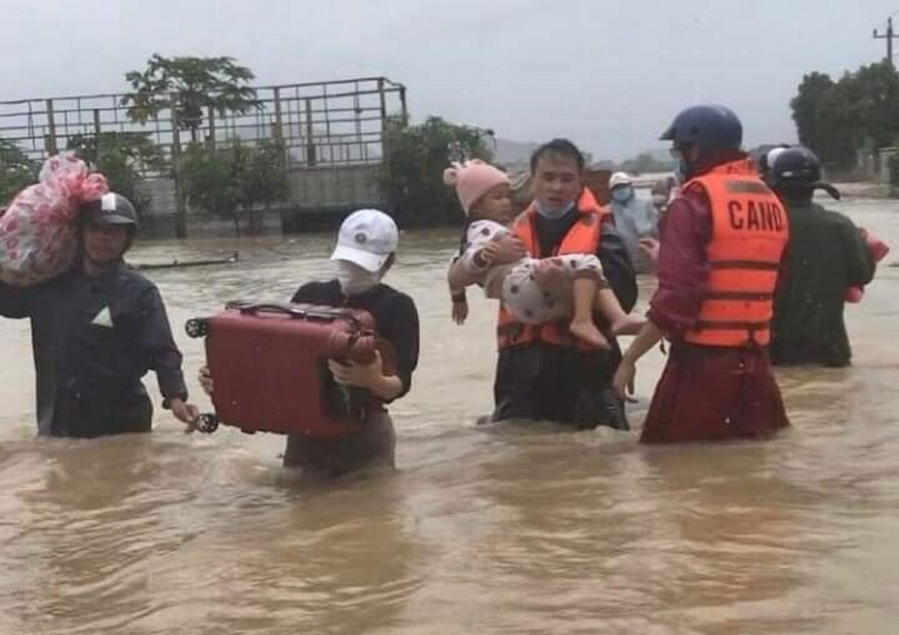Mưa lớn nhiều ngày tại Phú Yên khiến hàng chục ngàn ngôi nhà bị ngập